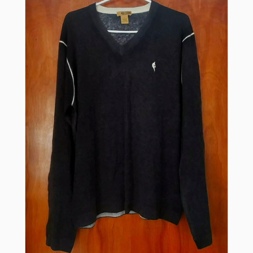 100% CASHMERE sweater NBA STORE NYC black pullover